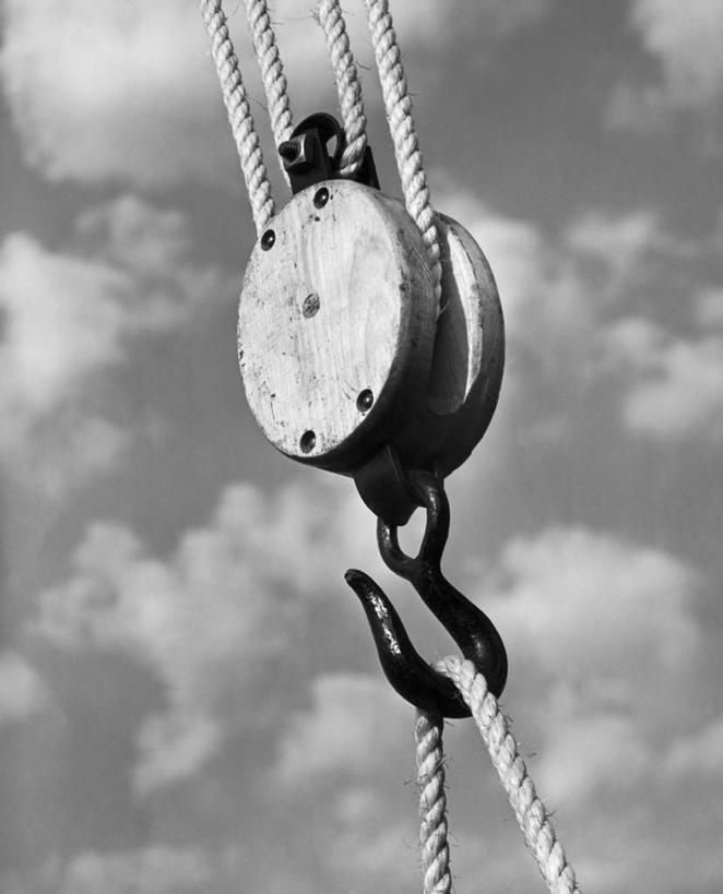 无人,竖图,黑白,室外,白天,仰视,吊挂,悬挂,金属,云,联系,挂,天空,绳子,工业,摄影,吊钩,卡住,滑车,低角度拍摄