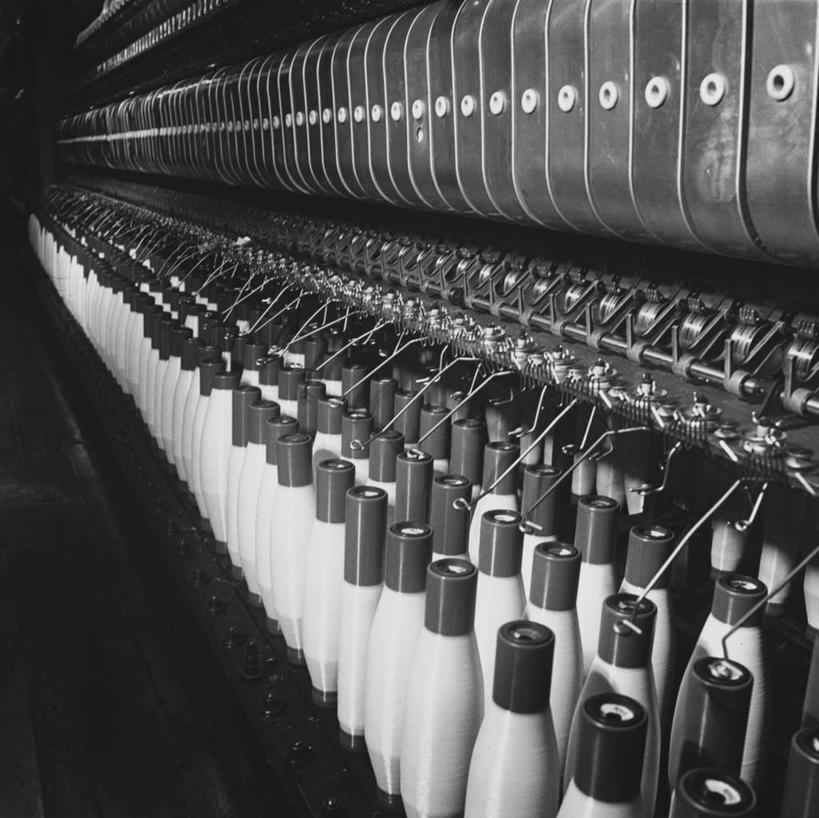 无人,工厂,横图,黑白,室内,生产线,纺织品,一排,许多,整齐,线,很多,设备,物品,排列,工业,摄影,巨大,庞大,复杂,制造,纤维,纺织厂,效率,队列,线轴,磨坊,宏大,硕大,伟大,纺织工业,工业机械