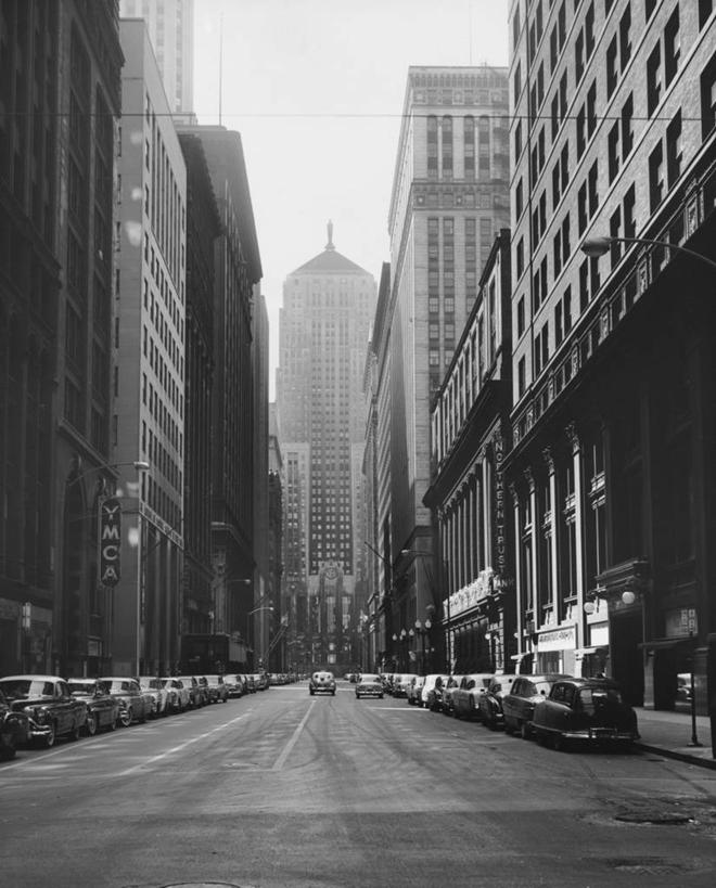 无人,竖图,黑白,室外,白天,城市,道路,建筑,街道,路,路灯,摩天大楼,公路,汽车,美国,一排,整齐,交通,车,排列,天空,交通工具,运输,摄影,北美,队列,载具,伊利诺斯州,芝加哥市,马路,库克县