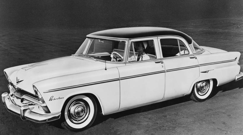 一个人,司机,横图,俯视,黑白,室外,白天,路,汽车,朦胧,模糊,古典,车,交通工具,运输,摄影,停止,载具,老爷车,暂停,驾车,停滞,高角度拍摄