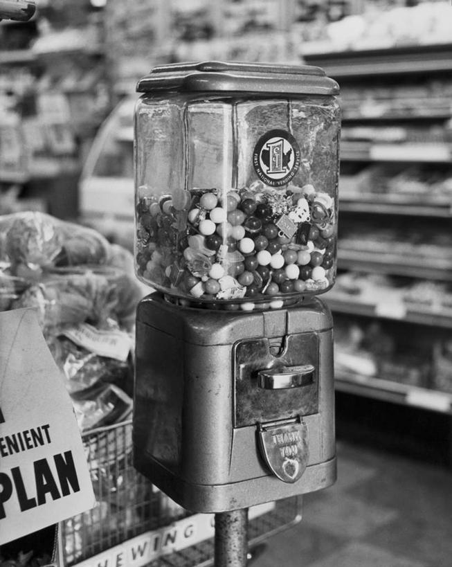 无人,商店,竖图,黑白,室内,静物,糖果,饮食,童年,摄影,英文字母,口香糖,便利