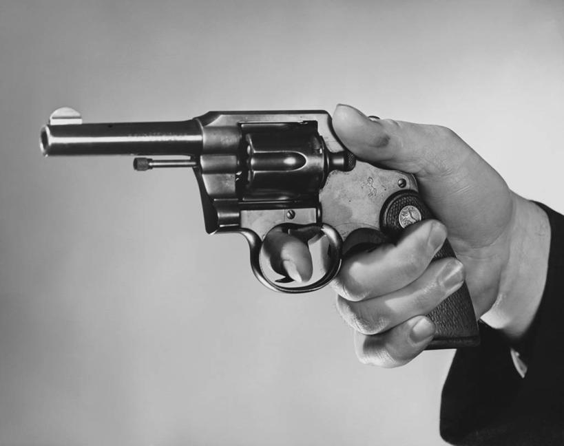 手,一个人,横图,黑白,室内,特写,武器,人体,摄影,手枪,保护,部分,犯罪,暴力,威胁,瞄准,想法,危险