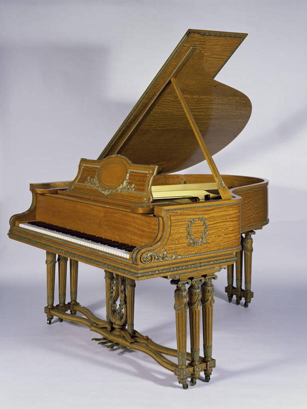 无人,竖图,插画,白色背景,数码,科技,家具,阴影,网络,木制,乐器,三角钢琴,高光,几何,计算机图形,合成,图画,画,一个,单个,古董,电脑合成图,数码合成图,合成图,漫画,写实,具体,具象,美术工艺,彩图,影棚拍摄,古典乐