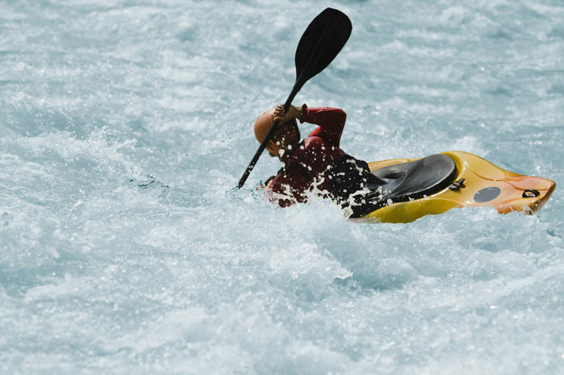 皮划艇,成年人,一个人,横图,室外,白天,河流,印度,亚洲,仅一个男性,仅一个人,溅,救生衣,头饰,仅一个年轻男性,活力,运输,摄影,活动,桨,南亚,印度共和国,恒河,印度次大陆,冒险,危险,男人,男性,年轻男性,印度人,年轻人,半身,彩图,乌塔兰契尔邦,皮船