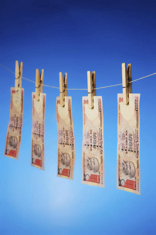 无人,竖图,一排,吊挂,悬挂,蓝色背景,整齐,数字,挂,排列,洗衣服,晾衣服,金融,纸币,摄影,队列,衣夹,彩图,影棚拍摄