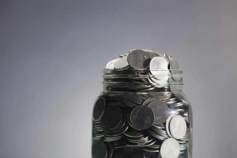 无人,横图,特写,留白,许多,灰色背景,丰富,很多,灰色,夸张,储蓄,财富,金融,摄影,广口瓶,硬币,彩图,影棚拍摄