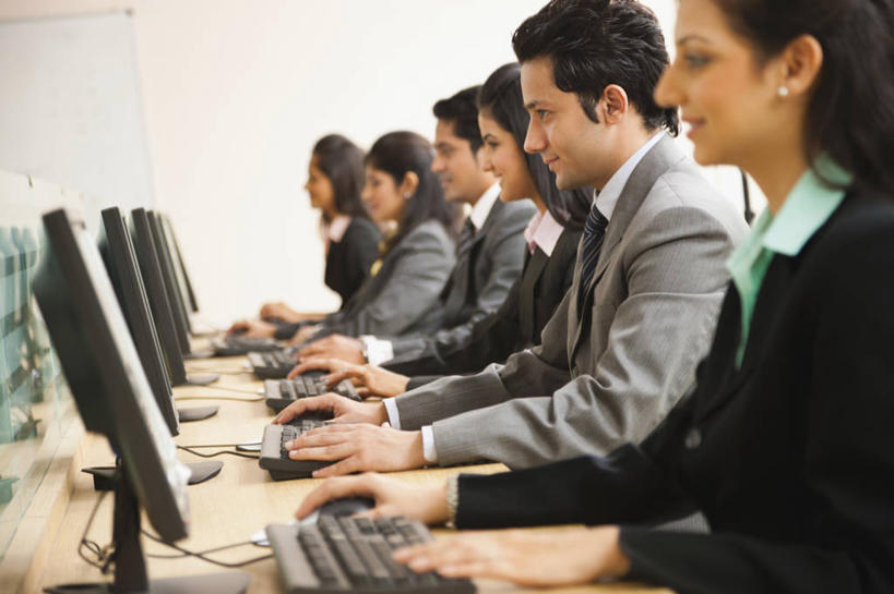 成年人,商务人士,办公室,坐,横图,室内,侧面,商务,通讯,团队,显示器,技术,印度,一排,套装,整齐,联系,书桌,排列,职业,摄影,企业,公司,队列,合伙,哈里亚纳邦,计算机,年轻男性,年轻女性,印度人,年轻人,白领,半身,彩图,对焦