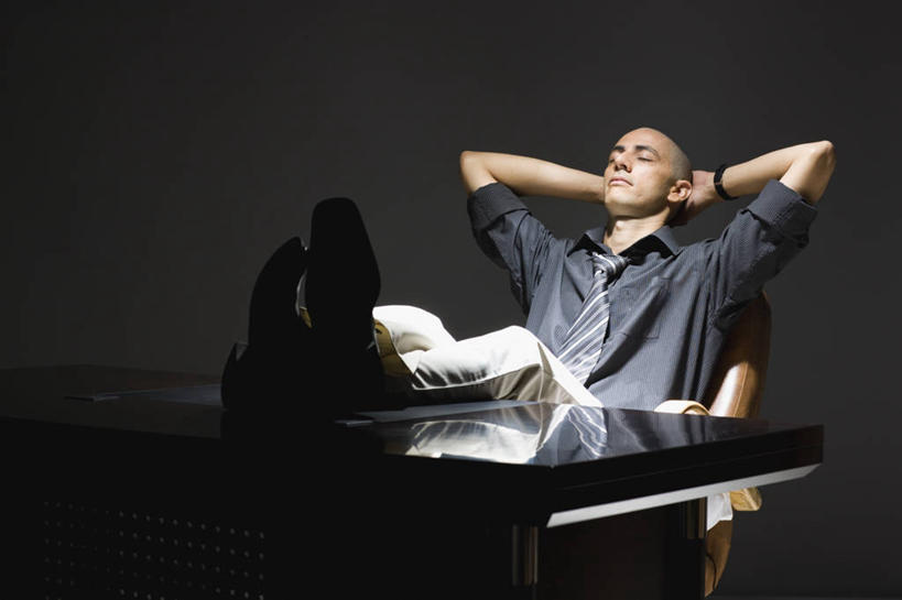 成年人,一个人,商务人士,商务男性,办公室,坐,横图,室内,夜晚,衬衫,商务,椅子,印度,仅一个男性,仅一个人,抱头,黑色背景,套装,首都,书桌,仅一个年轻男性,疲倦,思考,放松,摄影,办公椅,双手抱头,疲劳,加班,疲惫,企业,公司,商务装,困乏,工薪阶层,新德里,疲乏,委顿,疲困,疲顿,疲钝,倦怠,怠倦,捧首,捧头,脱发,男人,男性,年轻男性,印度人,年轻人,白领,上班族,闭着眼睛,双腿交叉,彩图,衬衣