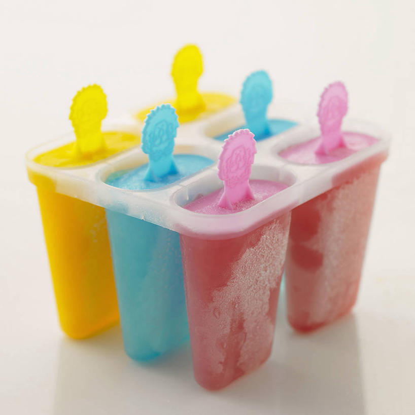 无人,竖图,俯视,室内,特写,白天,一排,许多,阴影,灰色背景,整齐,并列,并排,反射,影子,塑料,很多,清凉,棒冰,冰棍,盒子,排列,容器,塑料制品,冷饮,舒服,摄影,影棚,储藏,解暑,冰棒,储存,队列,解渴,平行,舒爽,消暑,冰条,彩图,高角度拍摄,影棚拍摄,拍摄,冰格,制冰盒,贮存