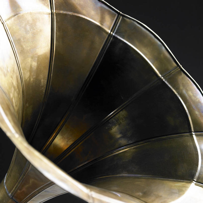 无人,竖图,室内,特写,白天,正面,陶醉,快乐,静物,阴影,黑色背景,反射,影子,音乐,音乐播放器,一个,享受,摄影,影棚,单个,家用电器,留声机,唱片机,彩图,影棚拍摄,拍摄,播放器,沉醉