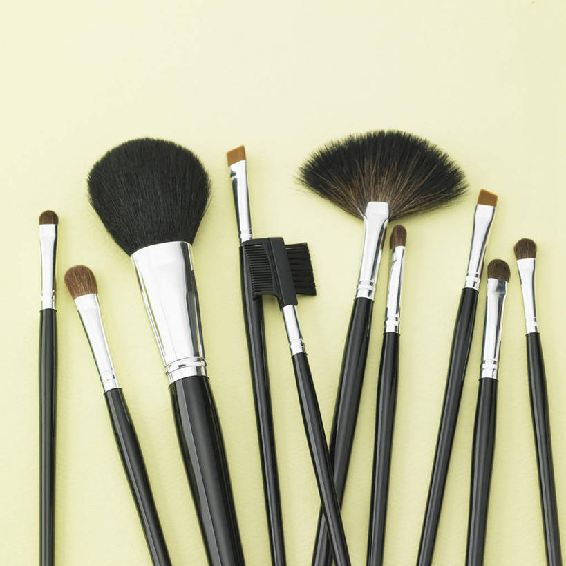 无人,方图,室内,特写,白天,正面,静物,一排,许多,阴影,黄色背景,整齐,反射,影子,很多,排列,化妆刷,刷子,摄影,影棚,美容工具,队列,彩妆刷,化妆工具,蜜粉刷,彩图,影棚拍摄,拍摄