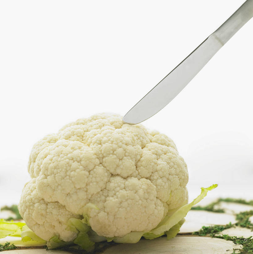无人,竖图,室内,特写,白天,白色背景,正面,蔬菜,金属制品,一把,阴影,新鲜,反射,金属,工具,影子,花菜,花椰菜,食品,刀具,菜花,食物,一个,黄色,刀,摄影,有机食品,绿色食品,影棚,单个,椰菜花,菜刀,切菜刀,彩图,影棚拍摄,拍摄