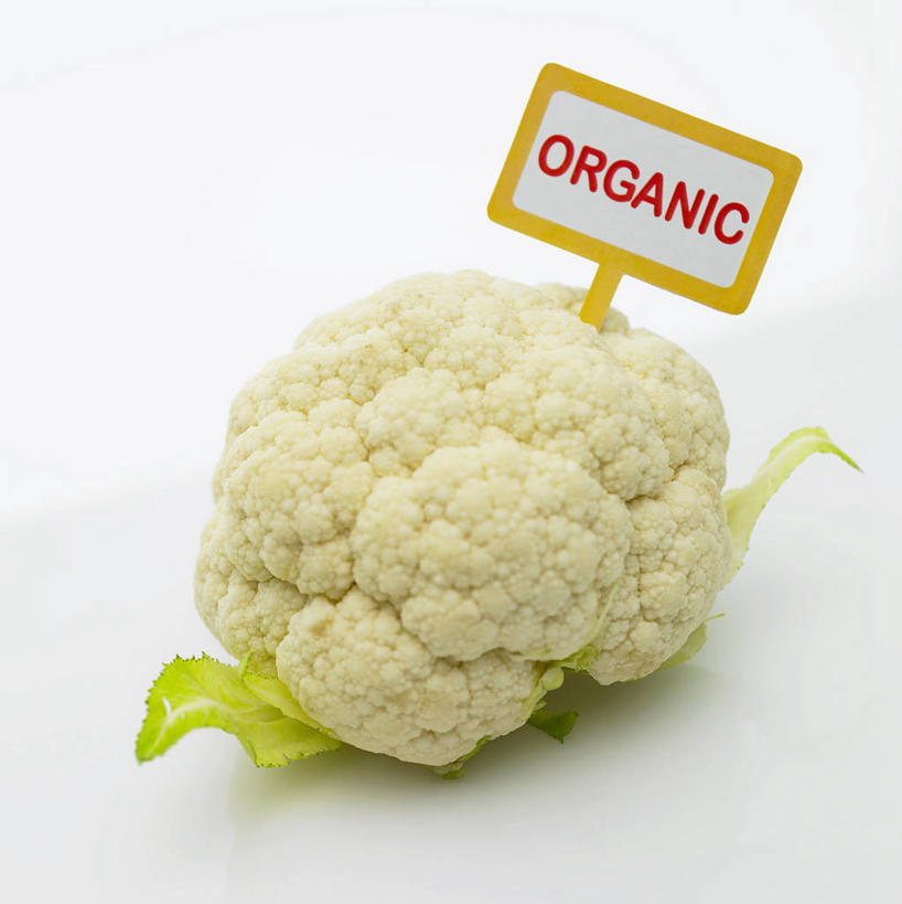 无人,竖图,俯视,室内,特写,白天,白色背景,餐桌,桌子,蔬菜,叶子,阴影,新鲜,反射,英文,标签,标志,文字,影子,字符,字母,花菜,花椰菜,食品,绿叶,标识,菜花,食物,一个,嫩叶,摄影,有机食品,绿色食品,影棚,单个,餐台,英文字母,椰菜花,叶,叶片,彩图,高角度拍摄,影棚拍摄,拍摄