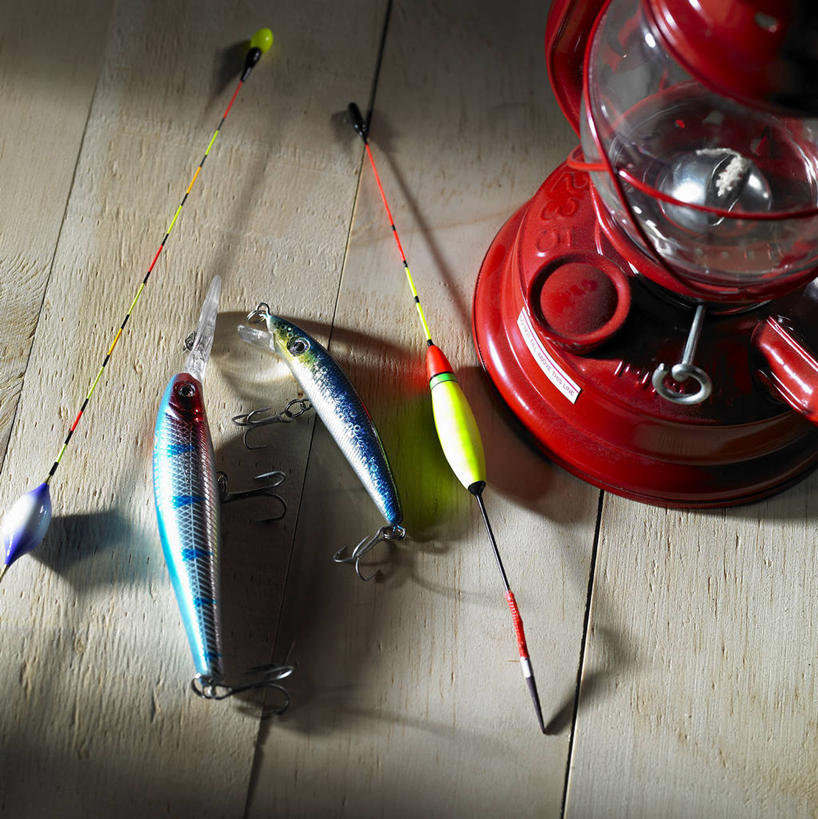 无人,竖图,俯视,室内,特写,白天,静物,照明,阴影,反射,钩子,影子,食物,灯具,诱惑,摄影,影棚,引导,渔具,勾引,鱼钩,照亮,照明设备,鱼饵,引诱,诱导,彩图,高角度拍摄,影棚拍摄,钓鱼,拍摄