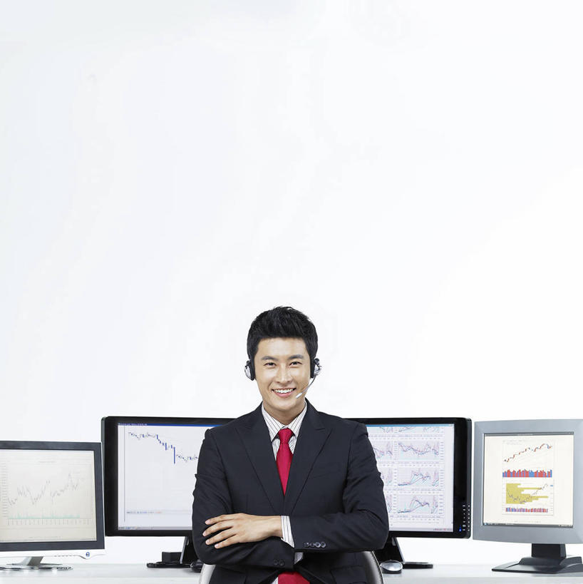 东方人,一个人,商务人士,商务男性,办公室,坐,笑,微笑,露齿笑,竖图,室内,白天,白色背景,正面,衬衫,电脑,显示器,鼠标,键盘,家具,桌子,亚洲,仅一个男性,仅一个人,一排,阴影,套装,整齐,并列,并排,反射,网络,影子,办公桌,领带,注视,黄种人,输入设备,通讯设备,排列,仅一个年轻男性,观察,看,台式电脑,搭,摄影,影棚,观看,察看,象征,庄重,搭着,队列,关注,通信设备,商务装,身份,平行,工薪阶层,输出设备,办公家具,正式,地位,四台,男人,男性,年轻男性,亚洲人,白领,上班族,坐着,半身,彩图,影棚拍摄,衬衣,拍摄