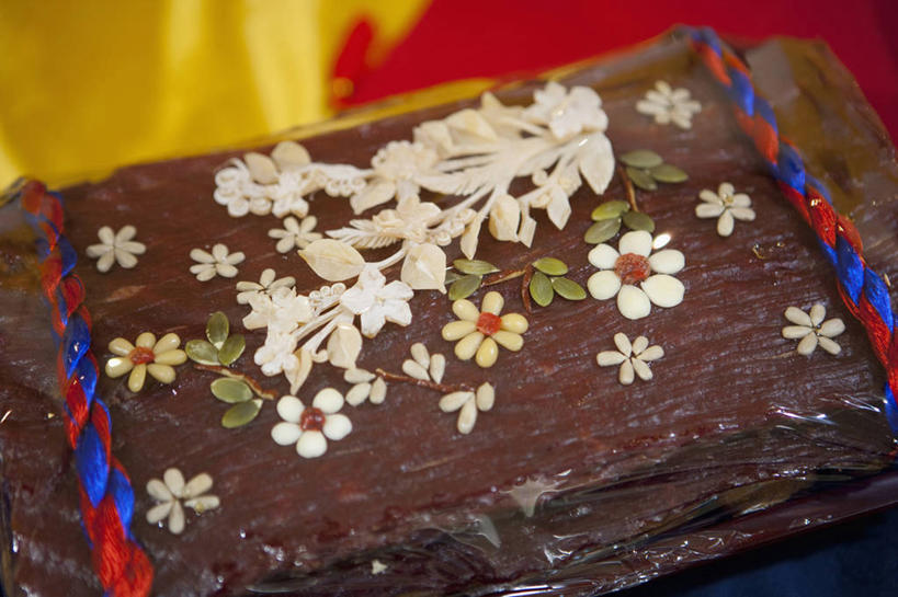 无人,横图,俯视,室内,特写,白天,阴影,花纹,朦胧,模糊,装饰,盛开,反射,图案,影子,肉,牛肉,花蕾,肉类,花,花瓣,花朵,鲜花,绳子,花苞,花蕊,摄影,影棚,绳索,华丽,修饰,点缀,肉食,衬托,美观,雅致,雅观,牛肉干,肉干,彩图,高角度拍摄,影棚拍摄,拍摄