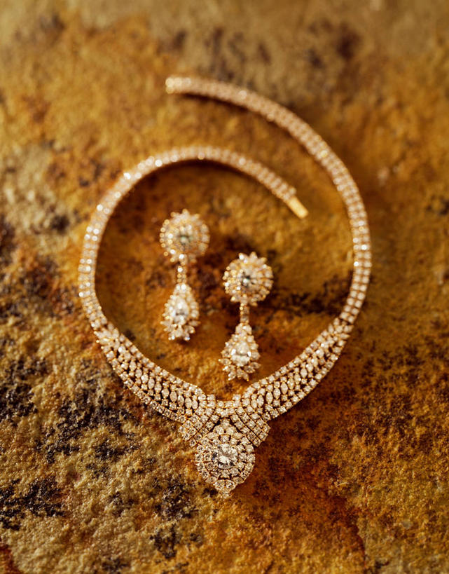 无人,竖图,俯视,室内,特写,白天,静物,项链,一双,阴影,反射,影子,泥土,土壤,装饰品,一个,耳环,饰品,首饰,单个,耳饰,彩图,高角度拍摄