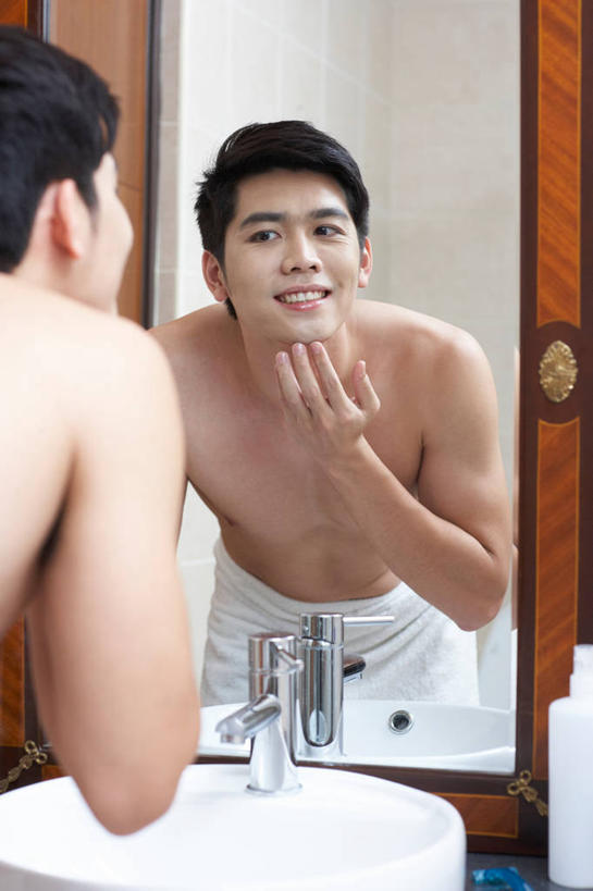 海鲜,东方人,一个人,站,竖图,室内,白天,镜子,卫生间,浴室,亚洲,仅一个男性,仅一个人,撑,阴影,反射,包裹,纺织物,水槽,水龙头,影子,墙,虾,托腮,注视,黄种人,水斗,水产,裸露,开关,海洋生物,墙壁,墙面,仅一个年轻男性,背面,白色,毛巾,打开,观察,看,清洁,托,站着,赤裸,观看,保暖,阀门,镜像,察看,撑着,开启,镜面,关注,托下巴,水生动物,海产品,裸,水生物,透气,海底动物,防水,水咀,储水,耐磨,吸水,单手托腮,男人,男性,年轻男性,亚洲人,淋浴房,站立,半身,彩图,冲凉房,沐浴间,沐浴室