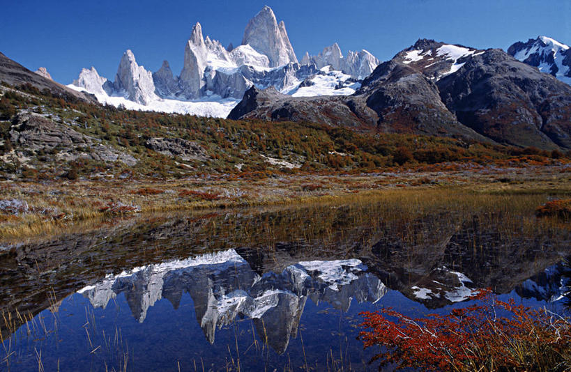 无人,横图,室外,河流,山,山脉,水,雪,日光,阿根廷,冰,山顶,云,冬天,尖顶,天空,小溪,黄昏,南美,安静,寒冷,摄影,宁静,国家公园,早晨,冰河,万里无云,莫雷诺冰川,圣克鲁斯省,彩图