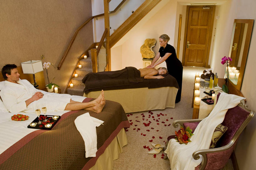 按摩师,横图,室内,按摩,度假,床,卧室,蜡烛,英国,北爱尔兰,双人床,床单,首都,被子,英格兰,花瓣,放松,摄影,被单,按摩床,贝尔法斯特,男性,技师,彩图,搓背床,理疗床,美容床,指压床,保健人员