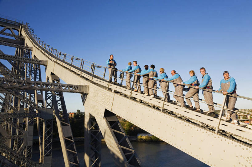 攀登,横图,室外,旅游,城市,建筑,澳大利亚,行人,游客,游人,钢铁,地形,首都,路人,旅客,蓝色,天空,地标建筑,摄影,活动,上升,比例,视角,拜访,昆士兰州,布里斯班,技能,过客,故事桥,冒险,上装,彩图,旅行,建筑结构