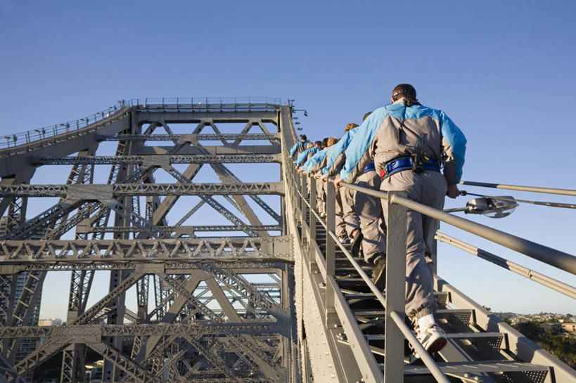 攀登,横图,室外,旅游,城市,建筑,澳大利亚,行人,游客,游人,钢铁,地形,首都,路人,旅客,蓝色,天空,地标建筑,摄影,活动,上升,比例,视角,拜访,昆士兰州,布里斯班,技能,过客,故事桥,冒险,上装,彩图,旅行,建筑结构