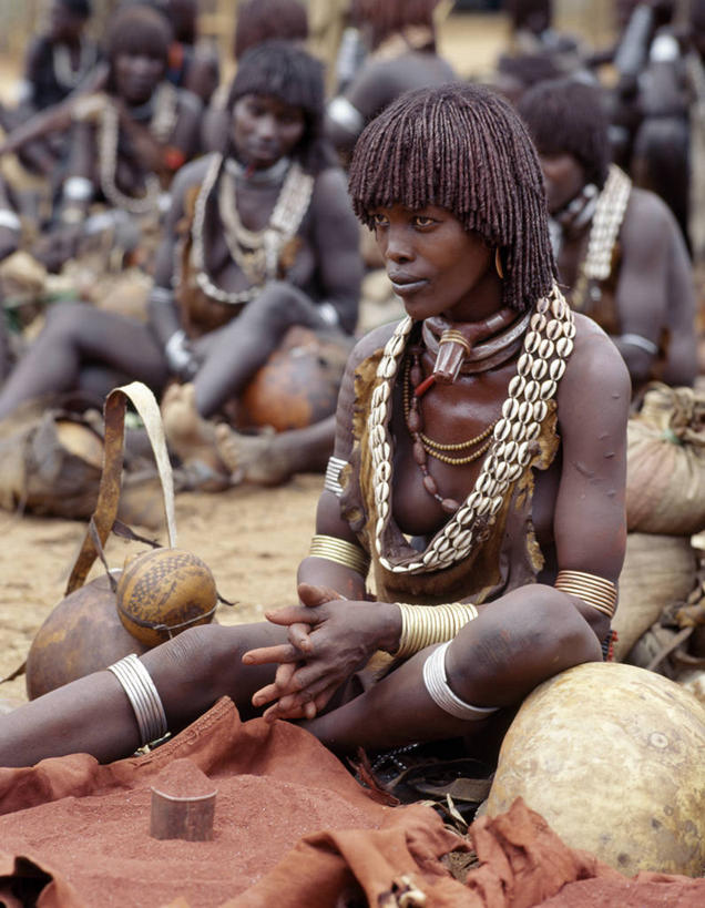 成年人,竖图,非洲,埃塞俄比亚,葫芦,市场,摄影,贩卖,紫贝,女人,彩图,传统服装,游牧民族