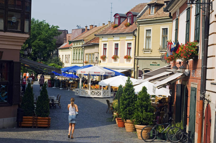 无人,教堂,竖图,彩色,室外,建筑,欧洲,塔,历史,钟塔,黄色,地标建筑,摄影,五颜六色,色彩斑斓,宗教建筑,五彩缤纷,五彩斑斓,匈牙利共和国,五光十色,埃格尔,钟,彩图