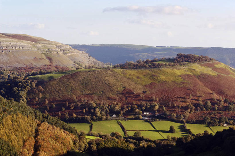 无人,教堂,横图,室外,美景,英国,欧洲,景观,尖顶,白色,自然,墓地,景色,摄影,宗教,基督教,自然风光,威尔士,英国文化,墓穴,彩图,旅行,英国国教