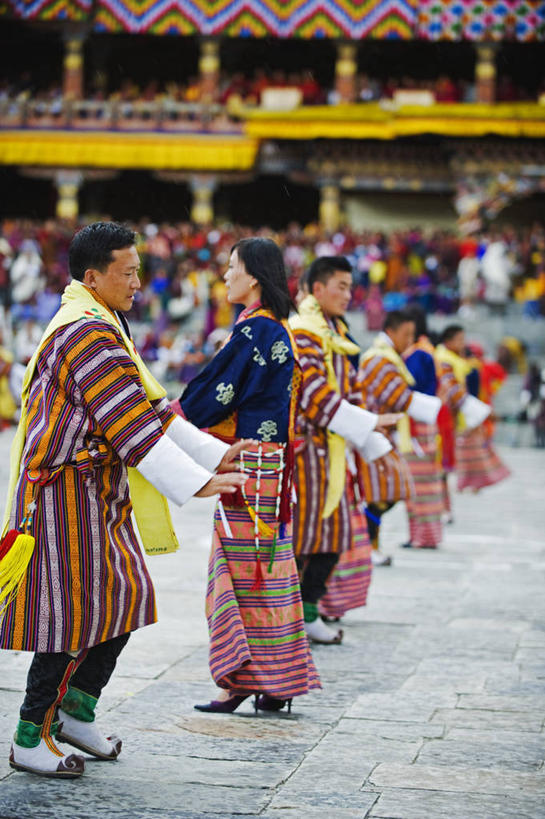 竖图,彩色,室外,旅游,不丹,亚洲,表演,首都,摄影,宗教,佛教,五颜六色,明亮,色彩斑斓,要塞,五彩缤纷,五彩斑斓,五光十色,廷布,舞者,彩图,传统服装,旅行,舞蹈,传统文化
