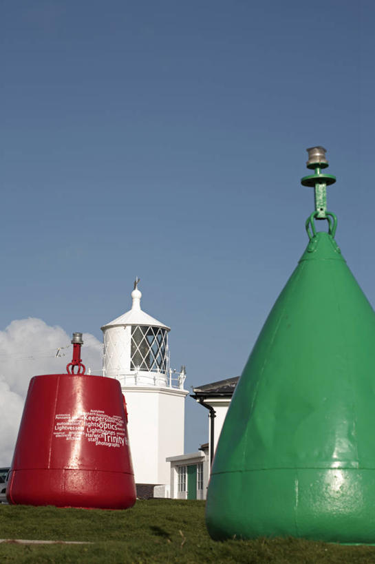 无人,横图,室外,道路,蜥蜴,英国,信息,塔,灯塔,交通,方向,英格兰,红色,蓝色,绿色,白色,摄影,浮标,引导,指引,航标,彩图,旅行,西南英格兰,导航,传统文化,海上运输