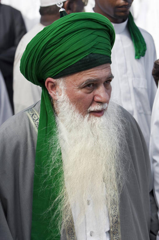 成年人,胡须,三个人,学生,竖图,生日,快乐,旗帜,非洲,肯尼亚,长袍,鼓,乐器,白色,摄影,宗教,主席,唱,手鼓,伊斯兰教,游行,灵性,阿伦岛,预言家,男人,胡子,络腮胡,彩图,旅行,欢乐