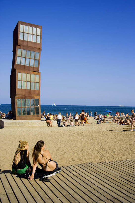 游泳,成年人,竖图,泳装,城市,建筑,雕塑,西班牙,欧洲,巴塞罗那,沙子,艺术品,现代,摄影,加泰隆尼亚,美术工艺,女人,海滩,彩图,旅行