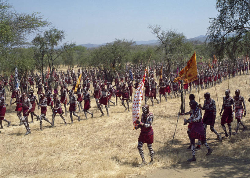 儿童,成年人,横图,生产线,旗帜,非洲,肯尼亚,一排,整齐,排列,摄影,队列,典礼,男孩,男人,彩图,传统文化,燕尾旗,马赛人