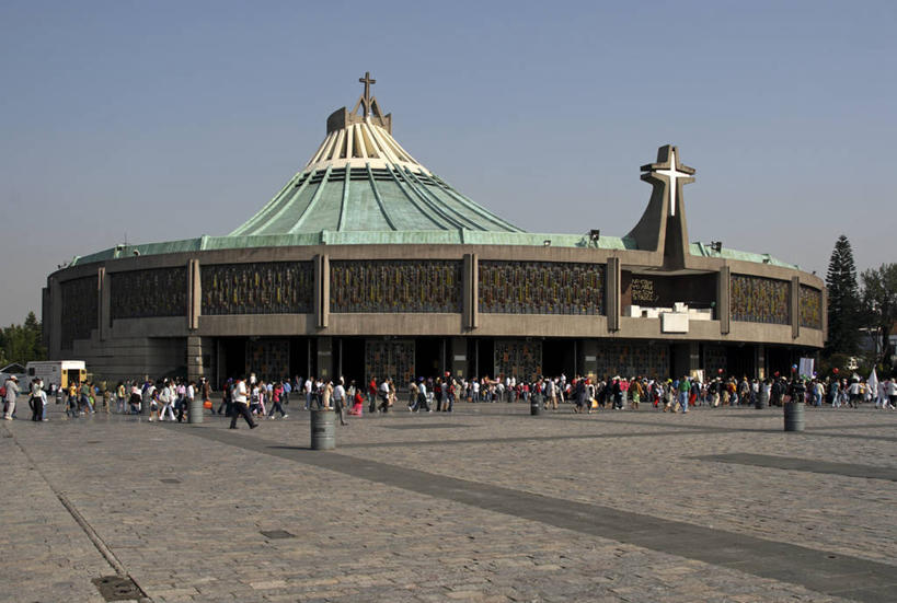 成年人,教堂,横图,墨西哥,节日,首都,文化,现代,祈祷,健康,许愿,摄影,宗教,信仰,纪念,祈求,基督教,拉丁美洲,天主教,朝圣节,墨西哥城,教皇,平安,女人,彩图,大教堂