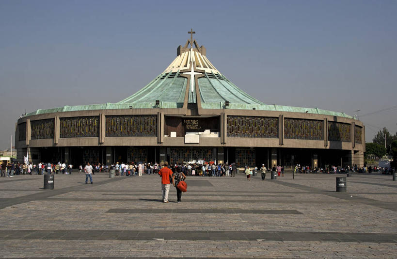 成年人,教堂,横图,墨西哥,节日,首都,文化,现代,祈祷,健康,许愿,摄影,宗教,信仰,纪念,祈求,基督教,拉丁美洲,天主教,朝圣节,墨西哥城,教皇,平安,女人,彩图,大教堂