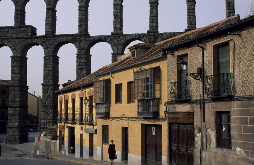 成年人,横图,街道,西班牙,欧洲,行人,房屋,拱门,古典,摄影,塞戈维亚,女人,彩图