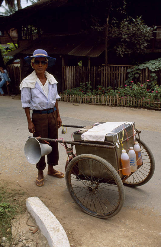 成年人,一个人,竖图,街道,老挝,亚洲,仅一个男性,小贩,工作,推车,社区,摄影,销售,贩卖,琅勃拉邦,男人,商人,彩图