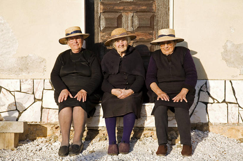 成年人,老年人,三个人,人群,横图,友谊,葡萄牙,欧洲,草帽,衣服,黑色,摄影,悲痛,寡妇,阿连特茹,老年女性,女人,女性,彩图,传统文化