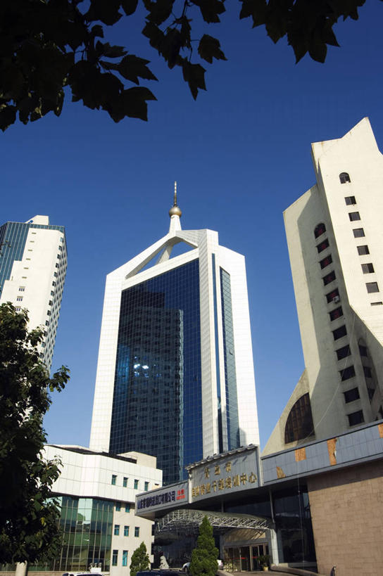 无人,办公室,竖图,室外,白天,旅游,度假,美景,天际线,城市风光,城市,建筑,摩天大楼,日光,中国,亚洲,反射,景观,城镇,塔,图像,娱乐,现代,蓝色,天空,享受,休闲,办公大楼,景色,放松,摄影,东亚,山东省,彩图,旅行