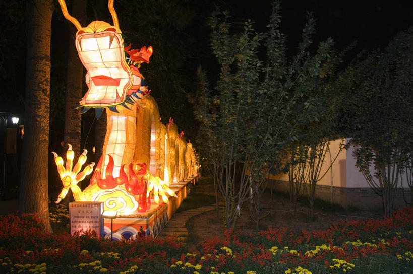 无人,横图,彩色,室外,夜晚,旅游,照明,北京,春节,元宵节,中秋节,亚洲,庆祝,装饰,龙,灯笼,纸灯笼,光,首都,黄昏,灯具,虚构,摄影,展览,五颜六色,明亮,照亮,色彩斑斓,照明设备,中国文化,五彩缤纷,海淀区,五彩斑斓,五光十色,美术工艺,设计,彩图,旅行,传统文化