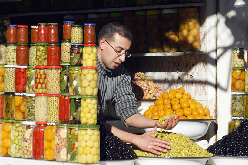 成年人,一个人,横图,彩色,购物,消费,橄榄,非洲,摩洛哥,仅一个男性,商品,亭子,市场,货摊,顾客,摄影,五颜六色,明亮,色彩斑斓,地中海文化,忙碌,五彩缤纷,贩卖,贸易,北非,五彩斑斓,阿非利加洲,摩洛哥王国,马拉喀什,五光十色,男人,商人,彩图,售货亭,街市