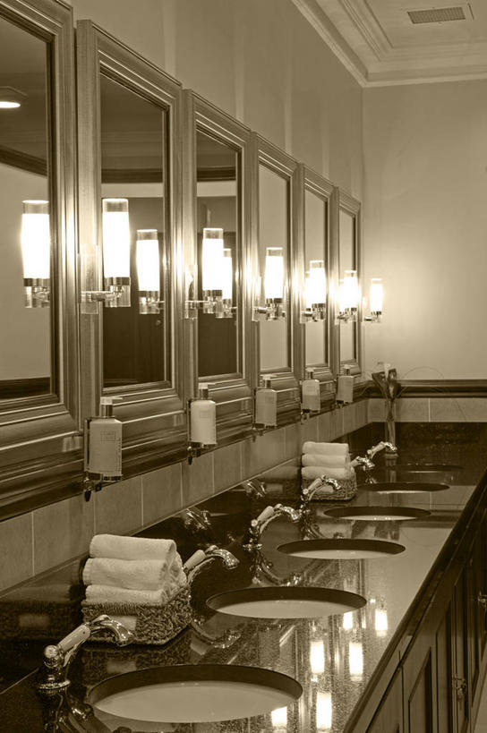 无人,跑,竖图,黑白,室内,水,浴室,英国,北爱尔兰,反射,光线,水槽,水龙头,光芒,干净,毛巾,摄影,照明设备,皂液器,纯净,完美,彩图,弗马纳区