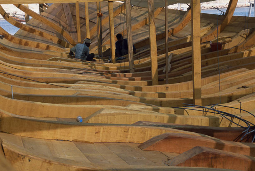 成年人,码头,横图,建筑业,技术,港口,建筑,船,阿曼,木制,渔船,设备,施工,社区,交通工具,机械,摄影,工程,载具,波斯湾,工匠,工作车,施工车,技能,男人,木工,彩图,摆渡口,埠头,渡口,渡头,港湾,海港,货运码头,口岸,商港