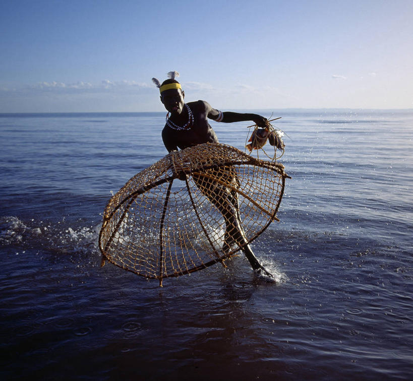 成年人,一个人,渔夫,横图,室外,渔业,日出,湖,日光,非洲,肯尼亚,仅一个男性,工作,篮子,网,圆锥,海岸线,黎明,鱼类,职业,摄影,迅速,鱼网,非洲文化,罗非鱼,男人,彩图,钓鱼,传统文化