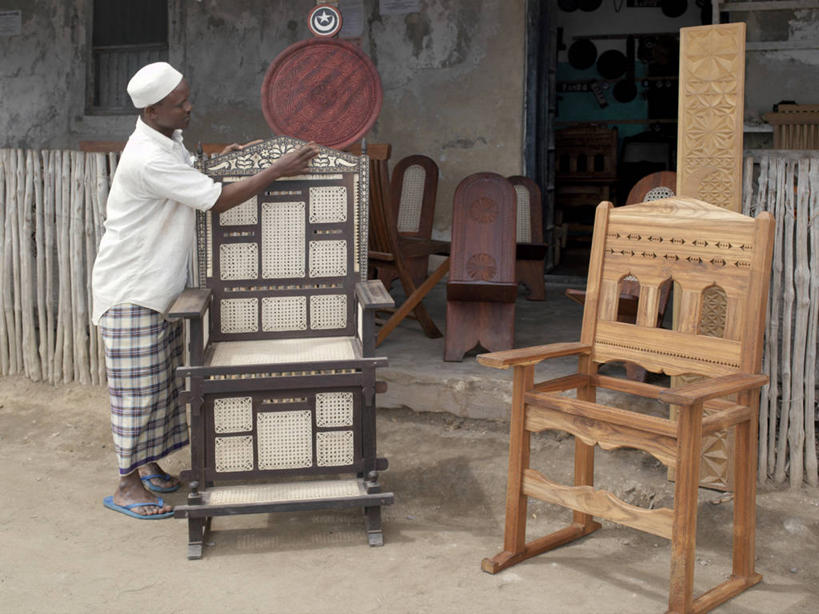 成年人,一个人,横图,椅子,非洲,肯尼亚,仅一个男性,商品,地标建筑,摄影,创造力,扶手椅,伊斯兰教,手艺,非洲文化,工匠,技能,美术工艺,阿伦岛,男人,木工,彩图