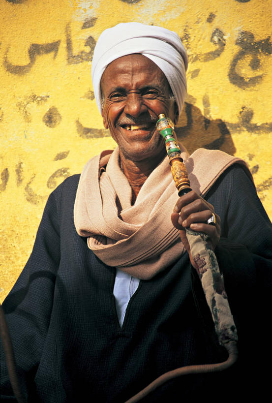 成年人,一个人,吸烟,竖图,非洲,埃及,仅一个男性,摄影,中东,水烟袋,男人,彩图,埃及卢克索