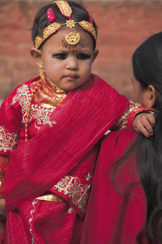 儿童,一个人,竖图,室外,纯洁,珠宝,尼泊尔,亚洲,仅一个女性,仅一个人,首都,小孩,仅一个小孩,可爱,童年,童趣,摄影,肖像,童真,烂漫,无邪,加德满都,喜马拉雅山脉,天真,女孩,女人,女性,孩子,彩图,装扮,女生,杜巴广场