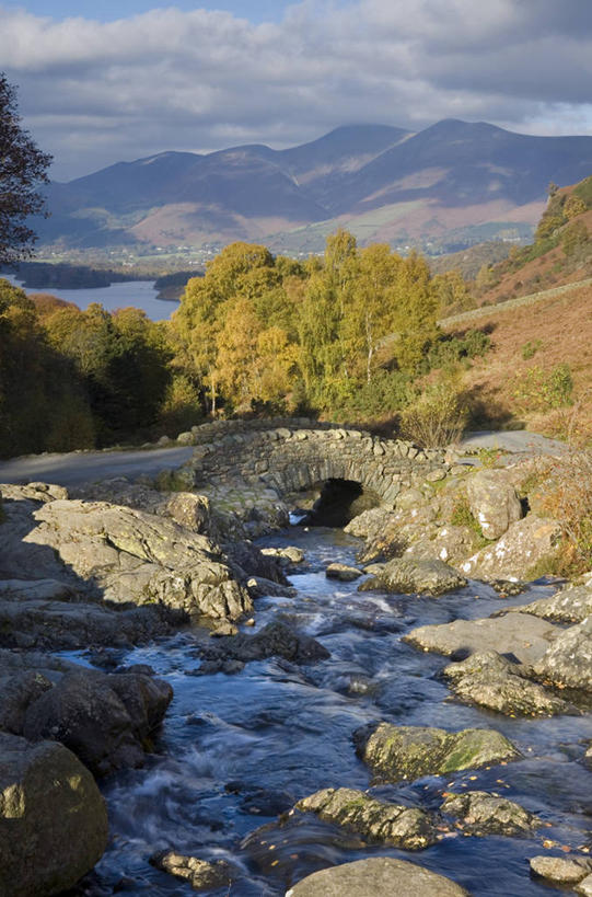 无人,竖图,室外,河流,美景,水,英国,欧洲,地形,景观,英格兰,风景,小溪,自然,景色,运输,摄影,国家公园,西欧,自然风光,北欧,英国文化,坎布里亚,德文特湖,秋天,彩图,名声