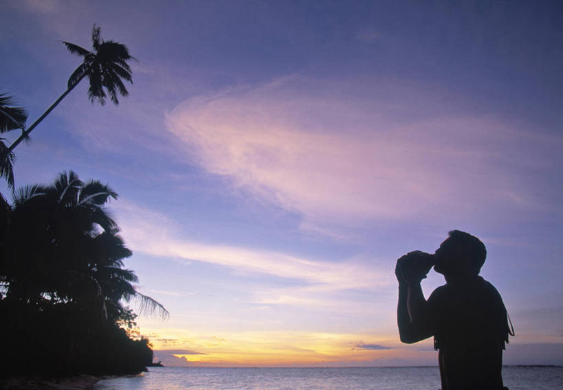 成年人,一个人,横图,室外,日落,贝壳,仅一个男性,岛,吹气,摄影,热带气候,南太平洋,萨摩亚群岛,男人,海滩,彩图